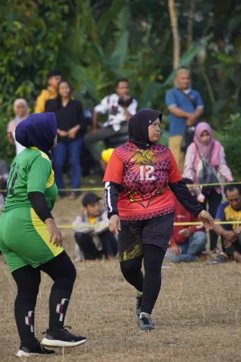 RT04 RW09 VS RT02 RW09 13