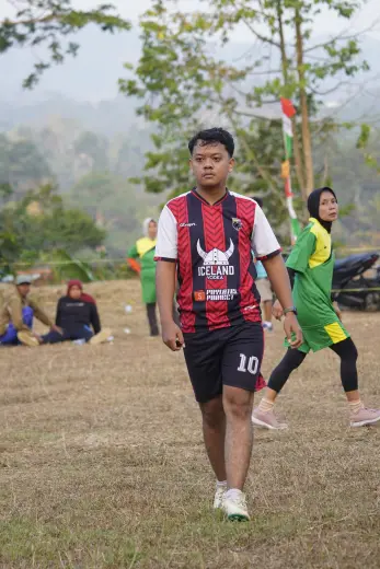 RT04 RW09 VS RT02 RW09 77