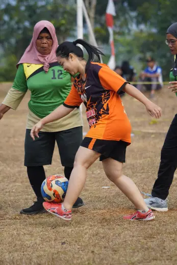 RT04 RW10 VS RT02 RW09 16
