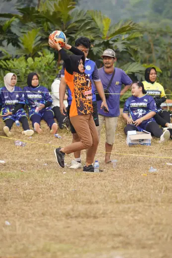 RT04 RW10 VS RT02 RW09 25