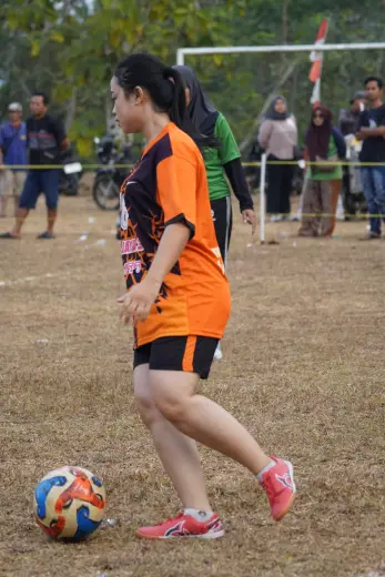 RT04 RW10 VS RT02 RW09 50