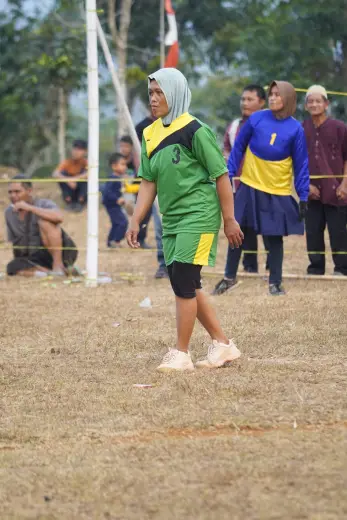 RT04 RW10 VS RT02 RW09 79