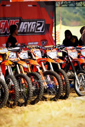 DSC8747 Olahraga Grasstrack AntiCrop