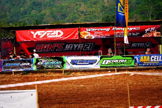CRF06307 Olahraga Grasstrack AntiCrop