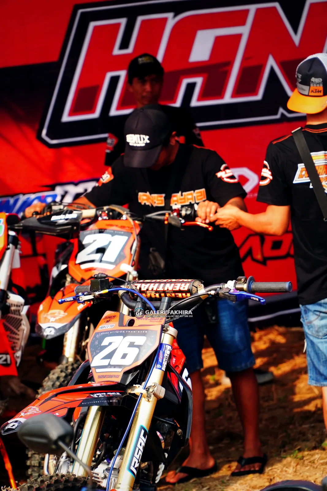 CRF06310 Olahraga Grasstrack AntiCrop