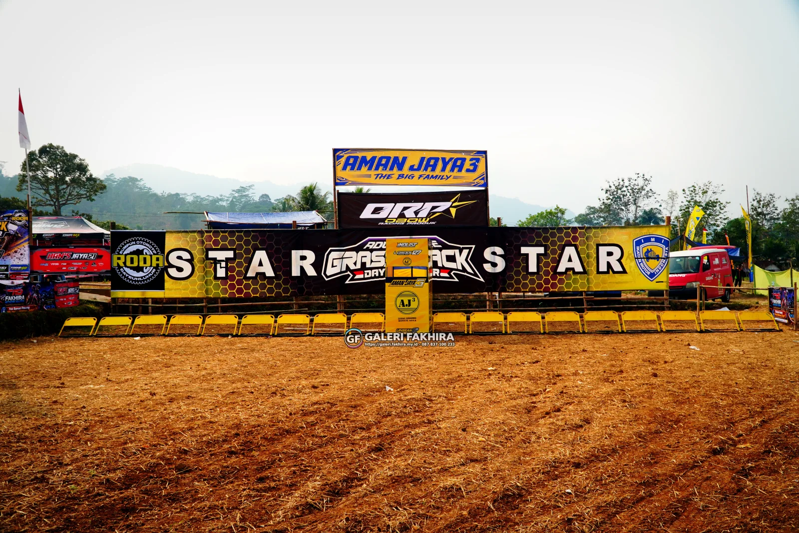 CRF06311 Olahraga Grasstrack AntiCrop