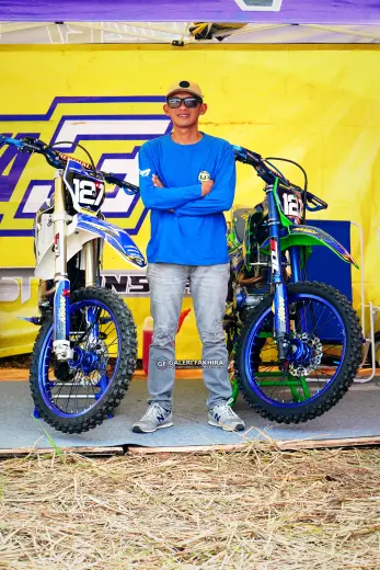 CRF06326 Olahraga Grasstrack AntiCrop