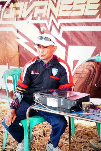 CRF06329 Olahraga Grasstrack AntiCrop