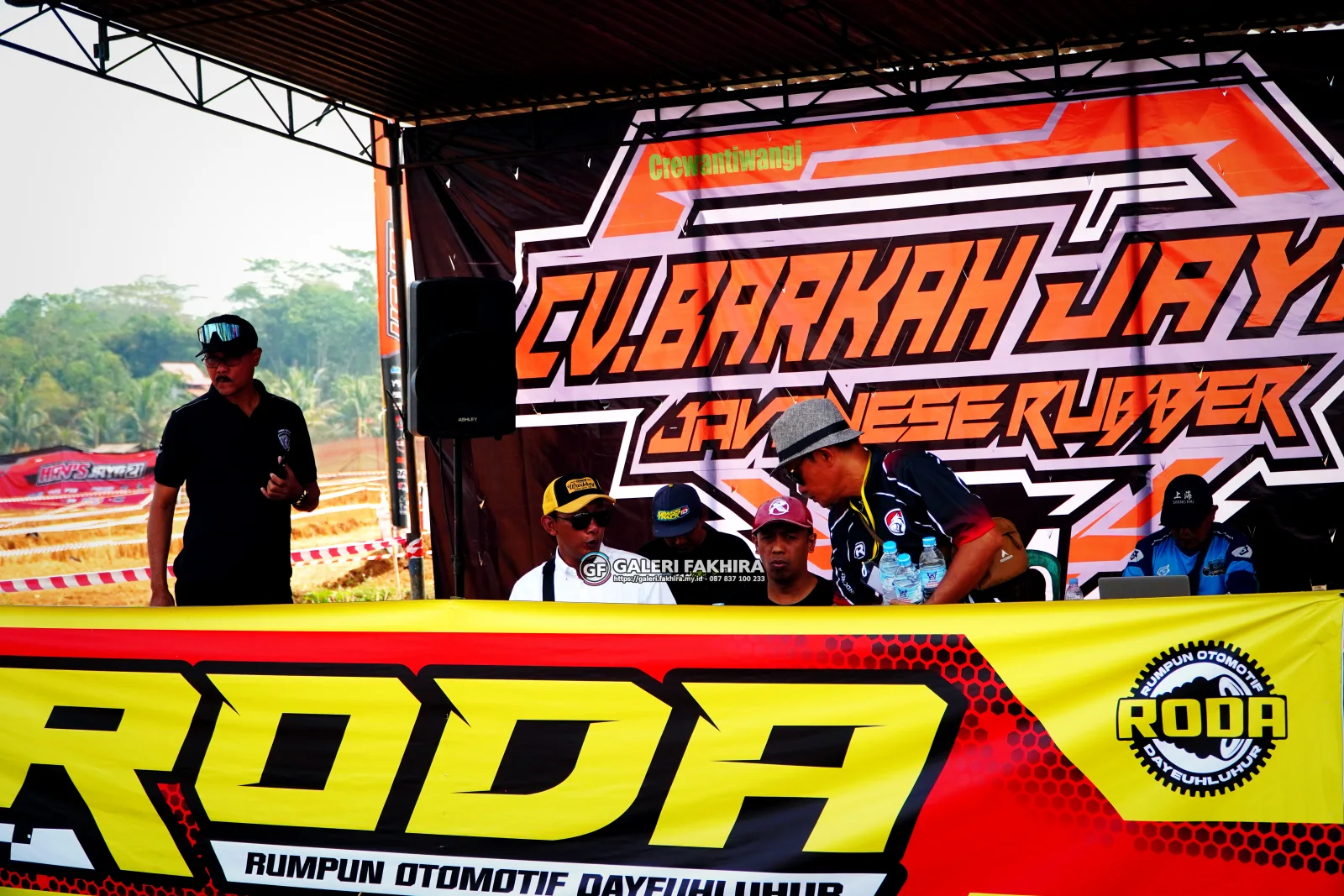 CRF06340 Olahraga Grasstrack AntiCrop