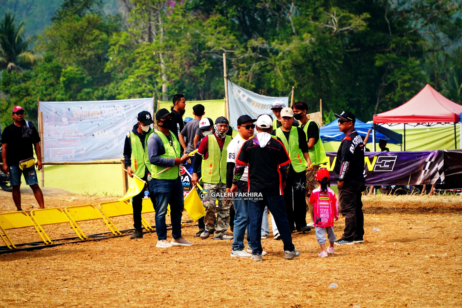 CRF06341 Olahraga Grasstrack AntiCrop