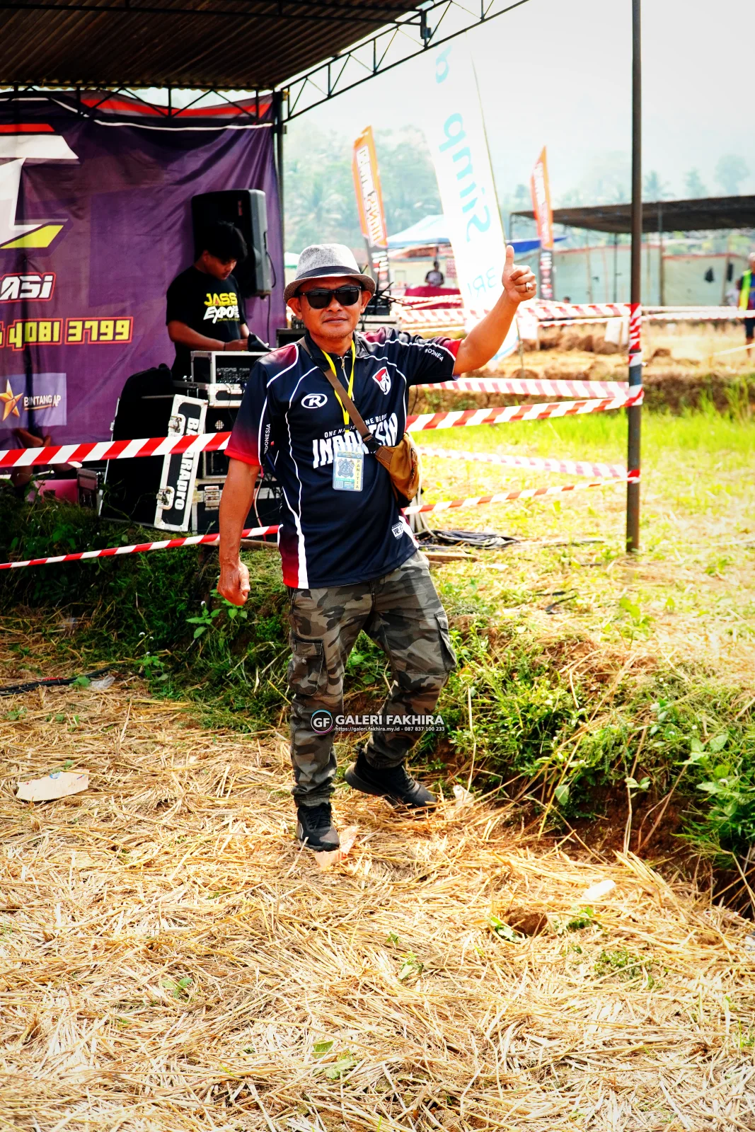 CRF06343 Olahraga Grasstrack AntiCrop