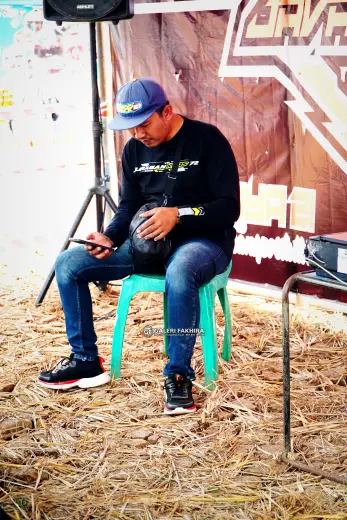 CRF06345 Olahraga Grasstrack AntiCrop