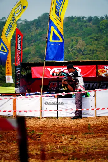 CRF06347 Olahraga Grasstrack AntiCrop