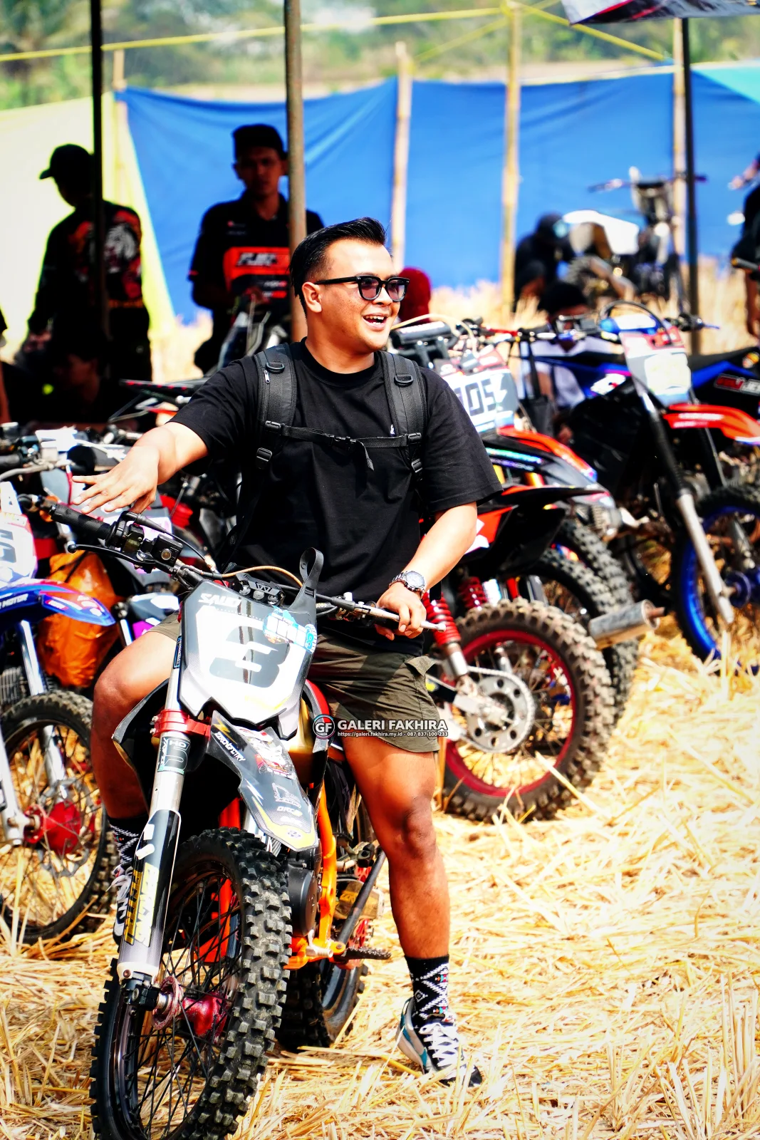 CRF06349 Olahraga Grasstrack AntiCrop