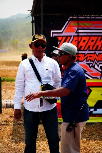 CRF06363 Olahraga Grasstrack AntiCrop