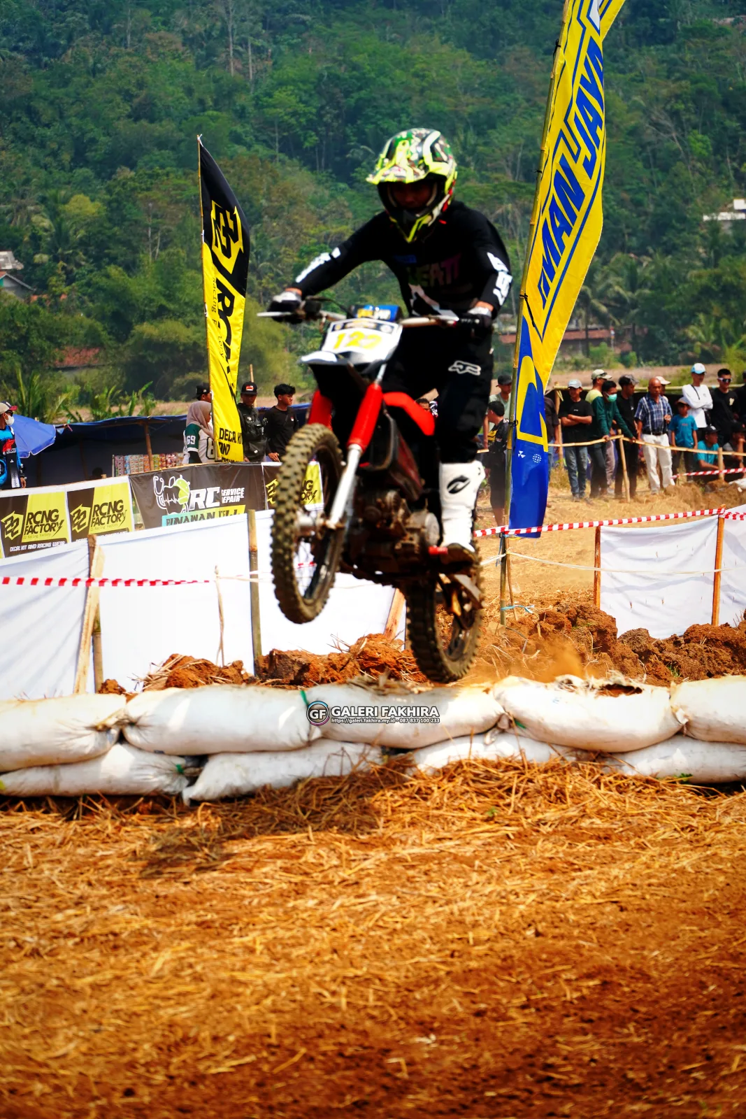CRF06364 Olahraga Grasstrack AntiCrop