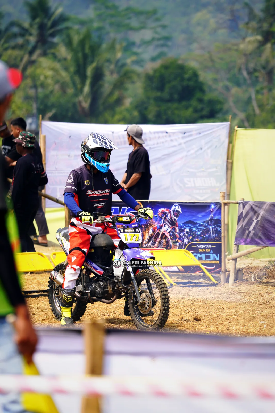 DSC8811 Olahraga Grasstrack AntiCrop