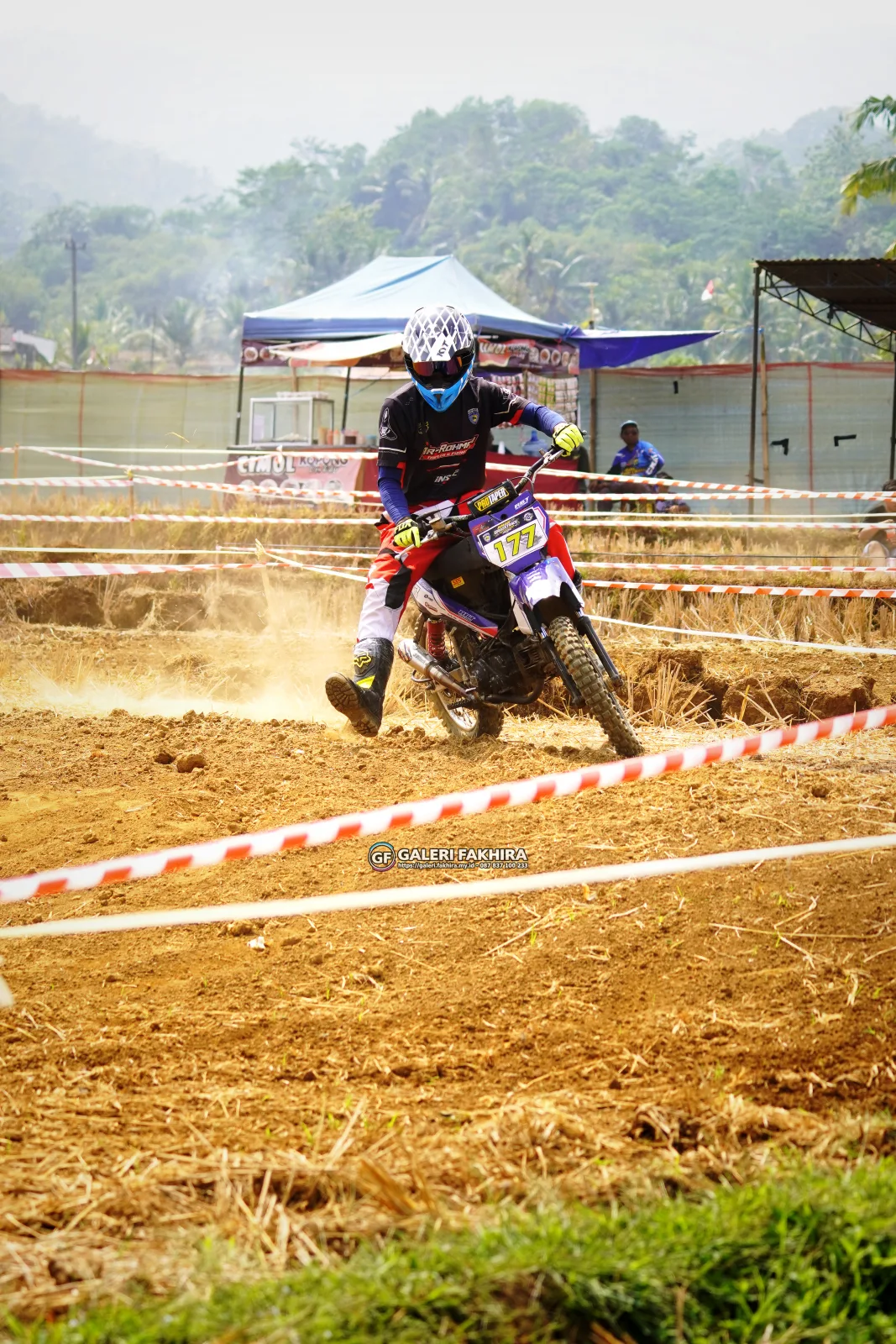 DSC8813 Olahraga Grasstrack AntiCrop