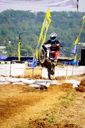 DSC8814 Olahraga Grasstrack AntiCrop