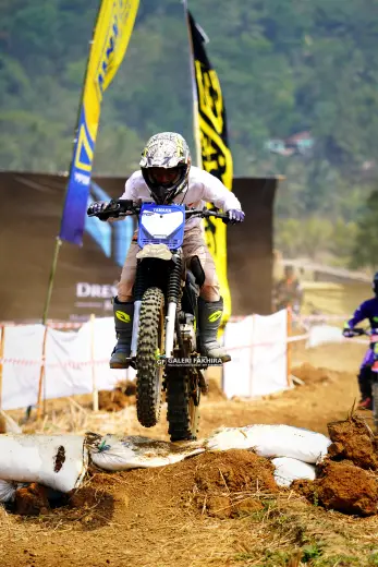 DSC8822 Olahraga Grasstrack AntiCrop