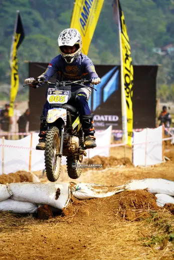 DSC8825 Olahraga Grasstrack AntiCrop