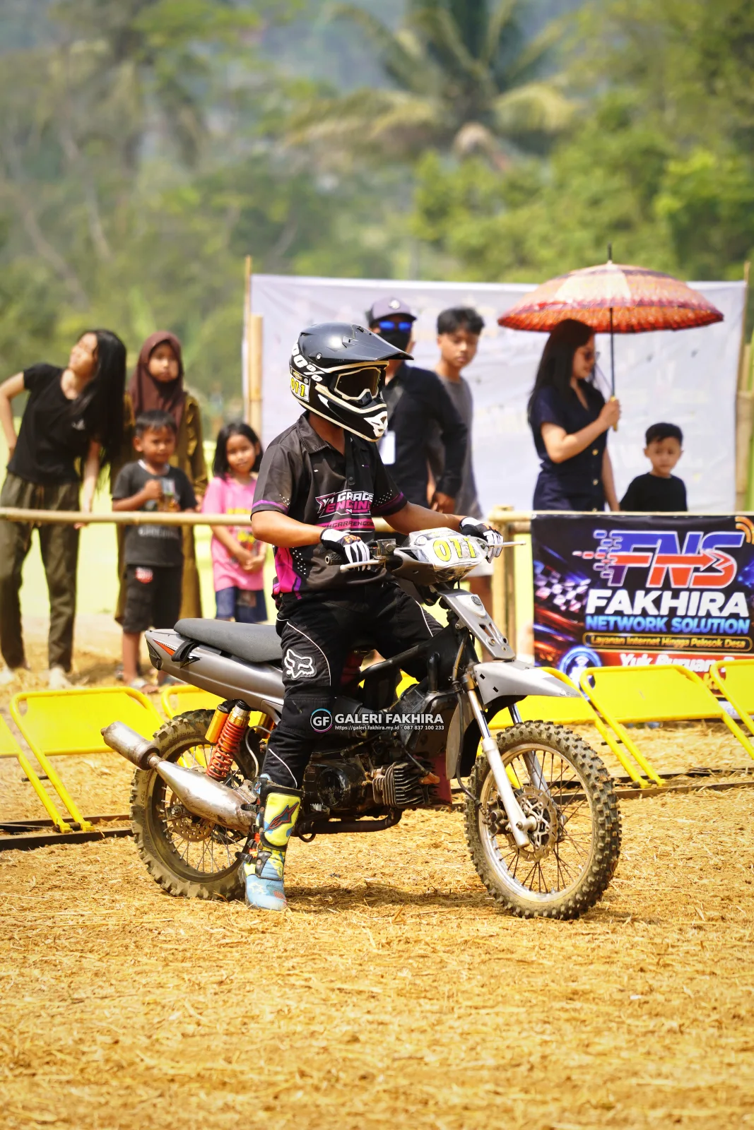 DSC8828 Olahraga Grasstrack AntiCrop