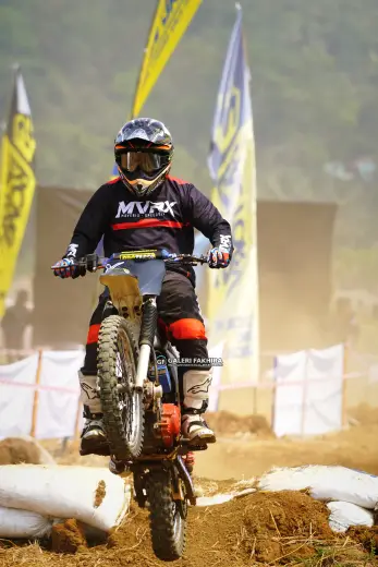 DSC8832 Olahraga Grasstrack AntiCrop