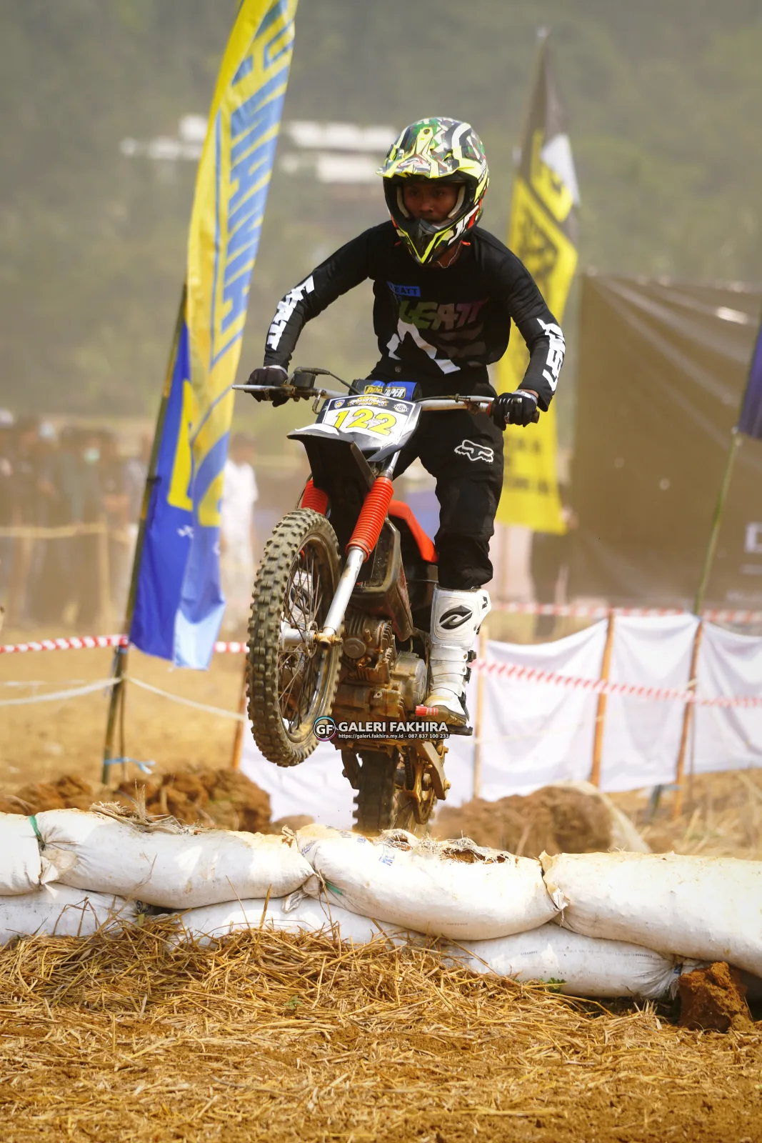 DSC8833 Olahraga Grasstrack AntiCrop