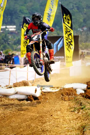 DSC8844 Olahraga Grasstrack AntiCrop