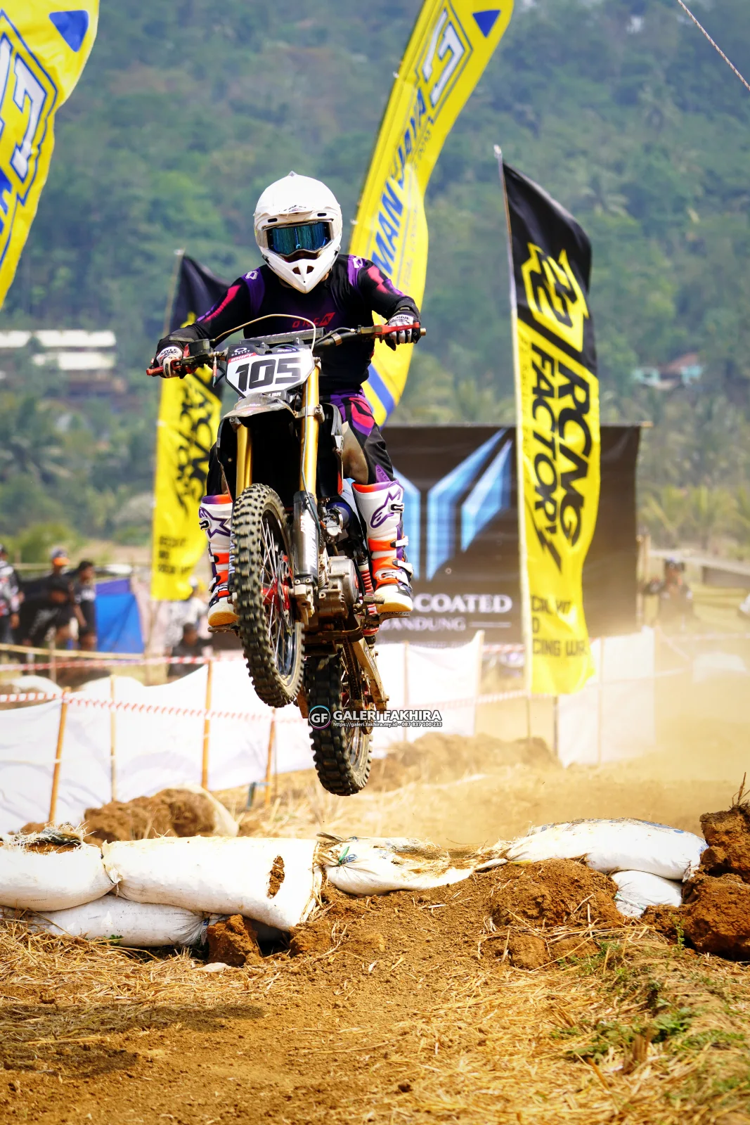 DSC8845 Olahraga Grasstrack AntiCrop