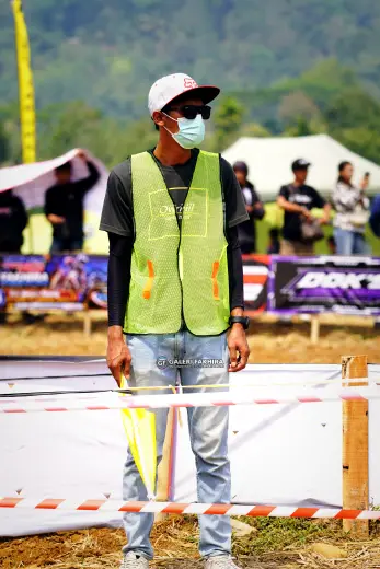DSC8851 Olahraga Grasstrack AntiCrop