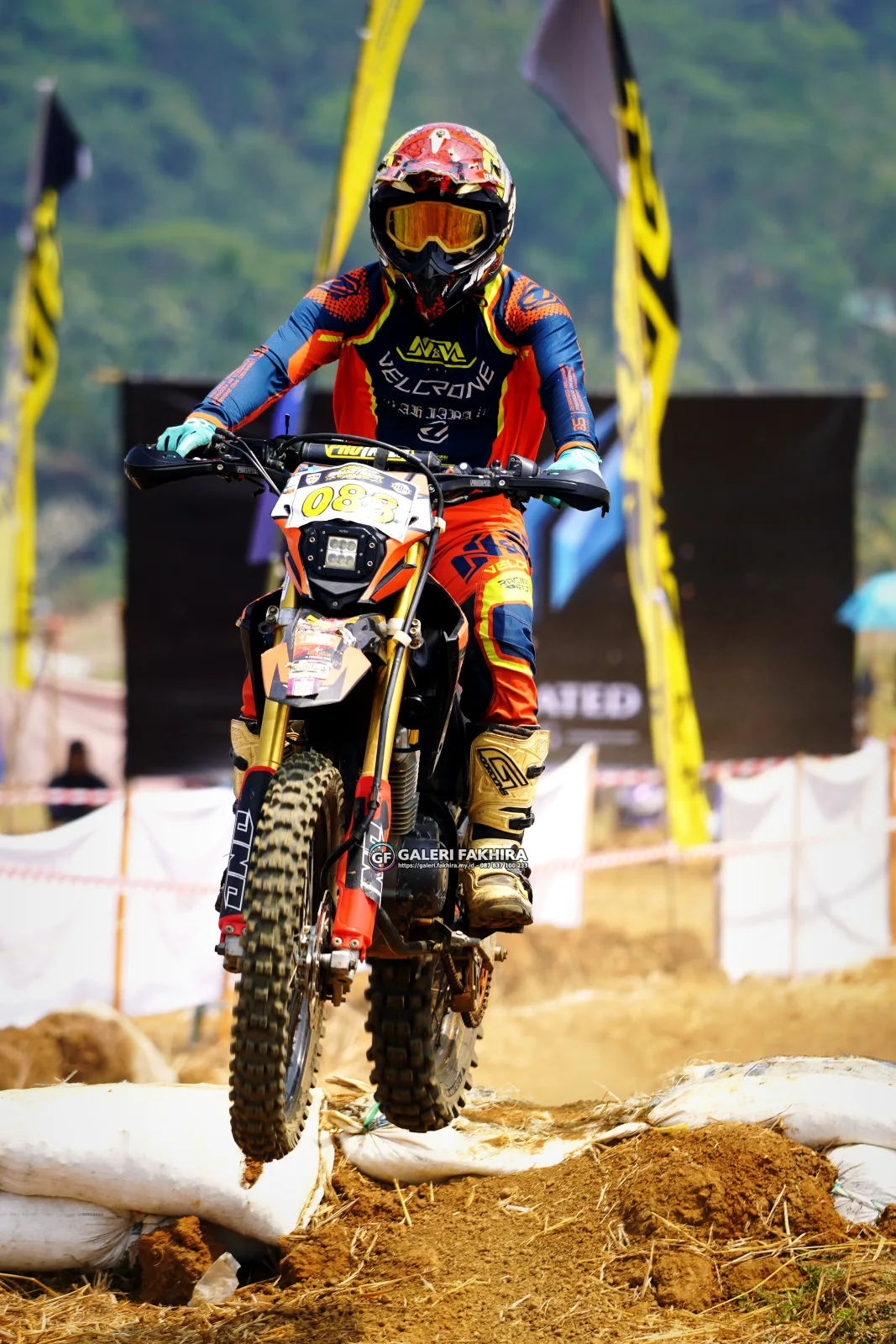 DSC8853 Olahraga Grasstrack AntiCrop