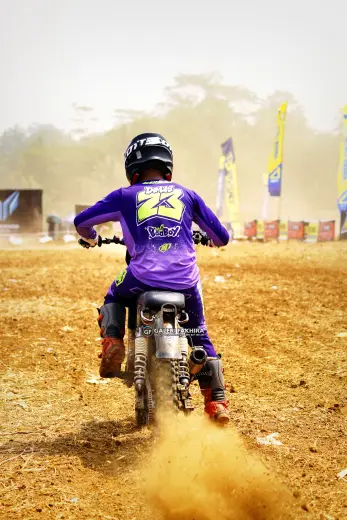 DSC8862 Olahraga Grasstrack AntiCrop
