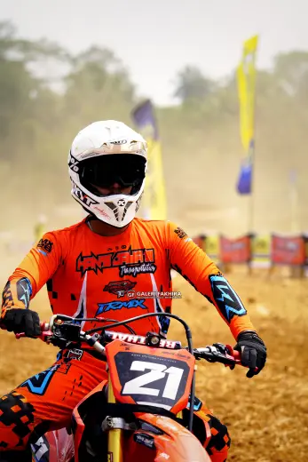 DSC8867 Olahraga Grasstrack AntiCrop