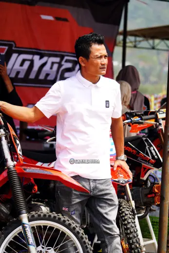 DSC8872 Olahraga Grasstrack AntiCrop