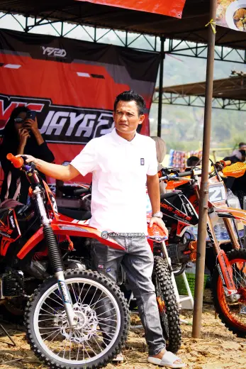 DSC8873 Olahraga Grasstrack AntiCrop