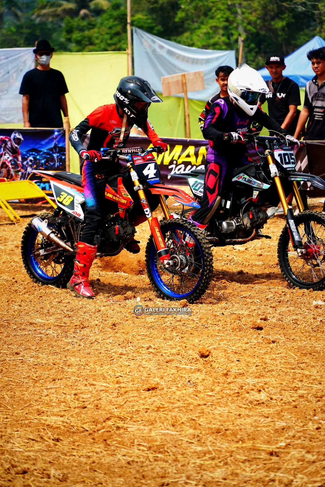 CRF06370 Olahraga Grasstrack AntiCrop