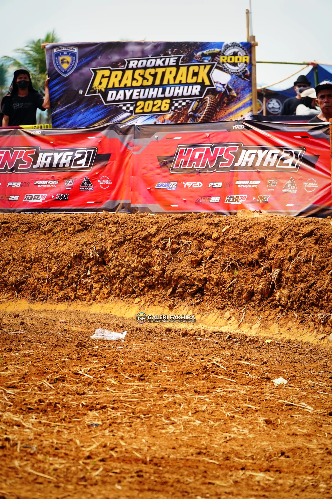 CRF06371 Olahraga Grasstrack AntiCrop
