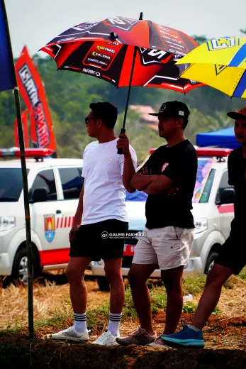 CRF06373 Olahraga Grasstrack AntiCrop