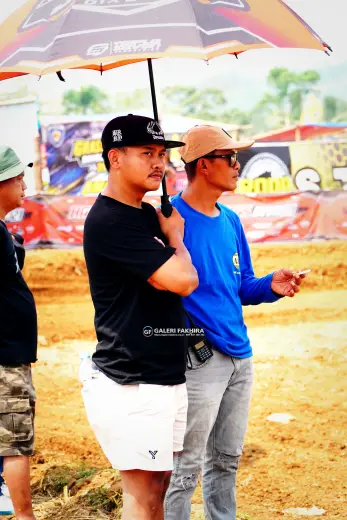 CRF06382 Olahraga Grasstrack AntiCrop