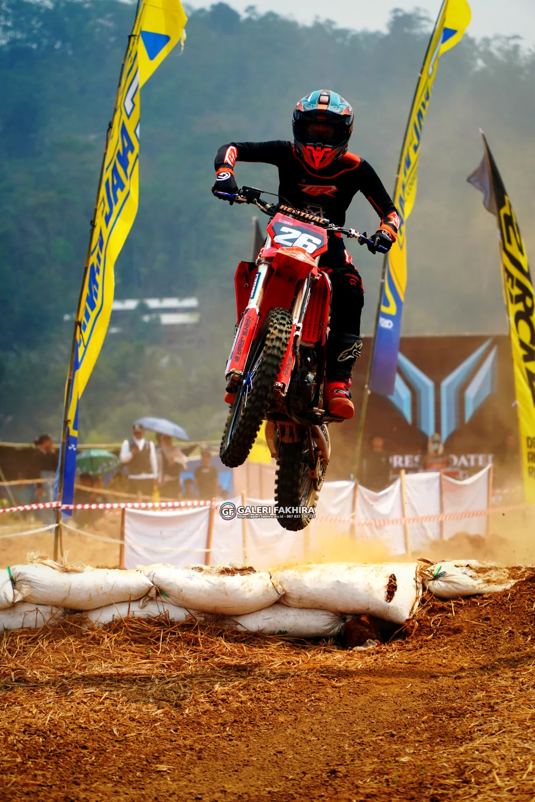 CRF06403