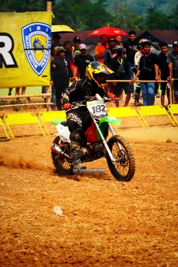 CRF06427