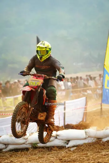 CRF06813