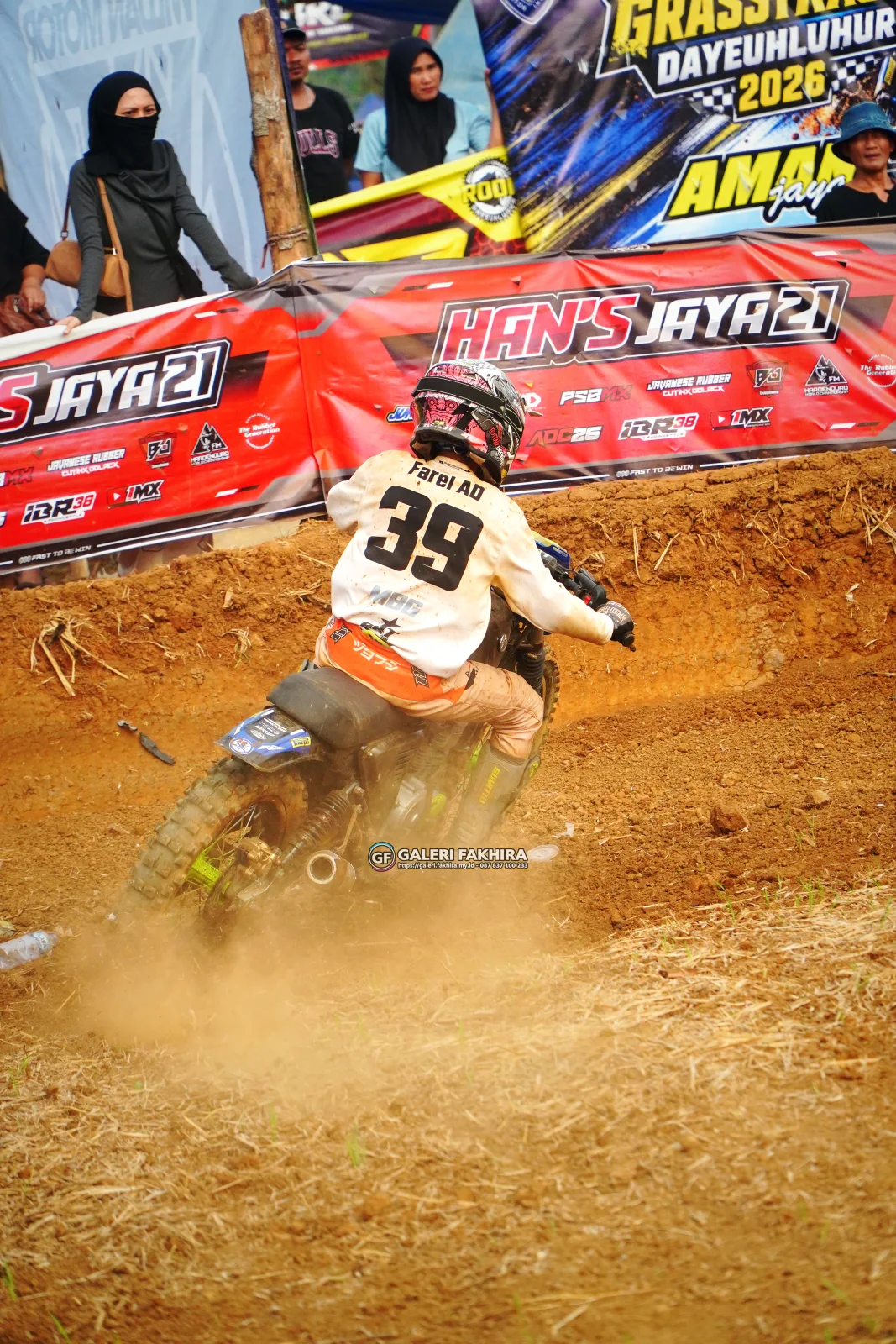 CRF06823