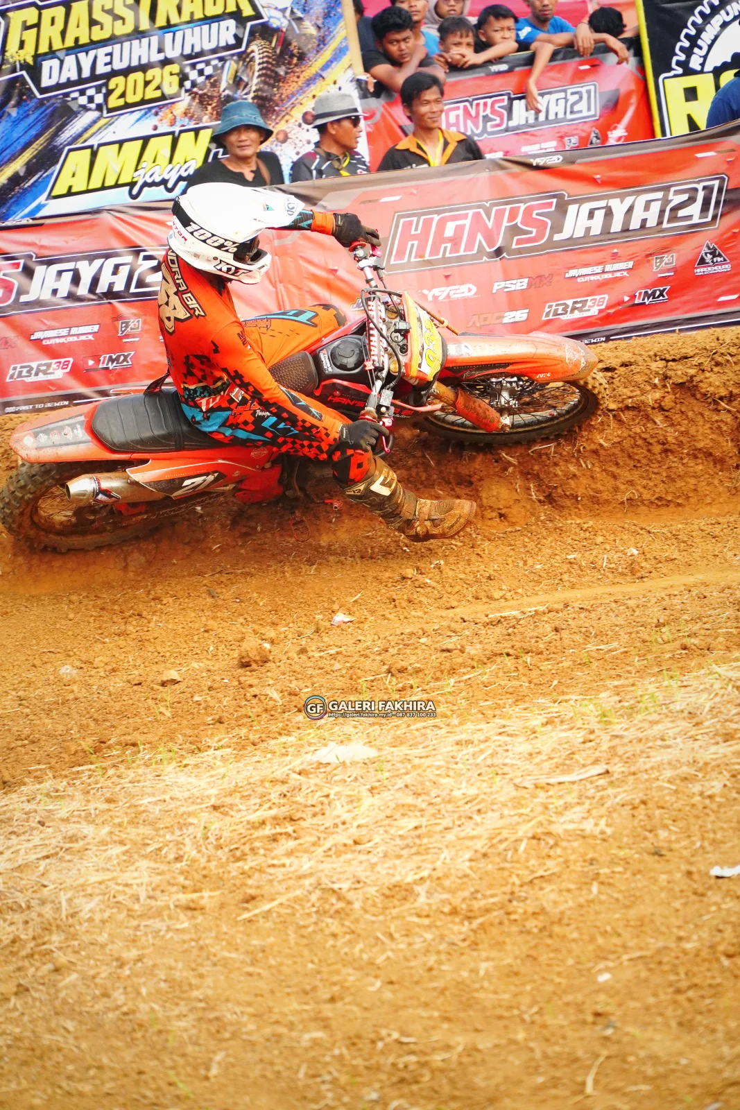CRF06824