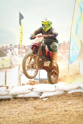CRF06826