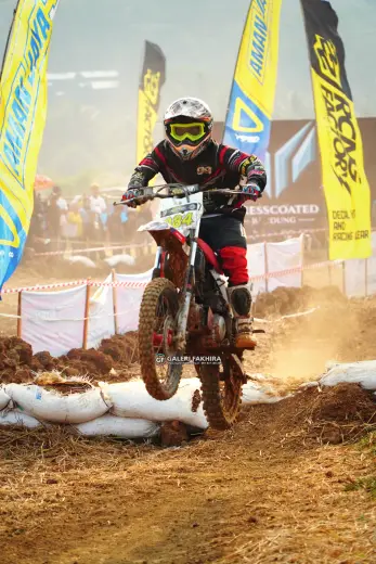 CRF06828