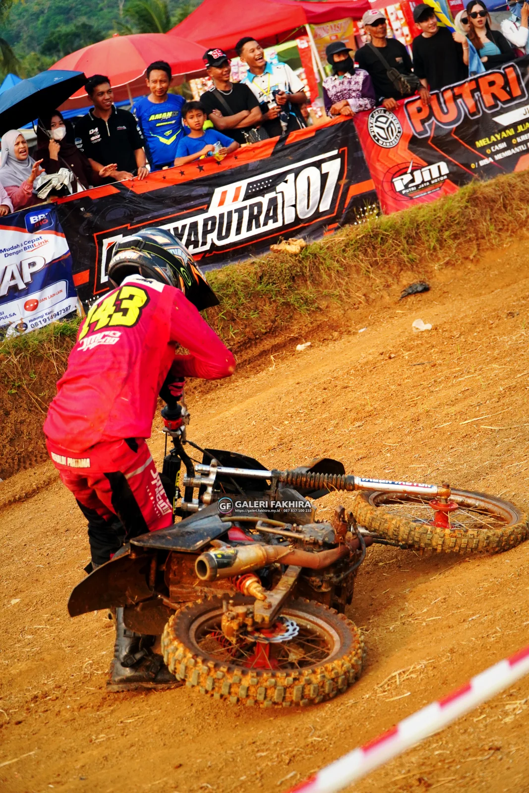 CRF06852