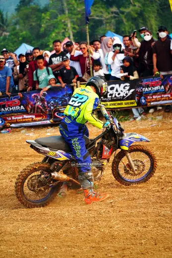 CRF06853