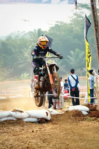 CRF06856